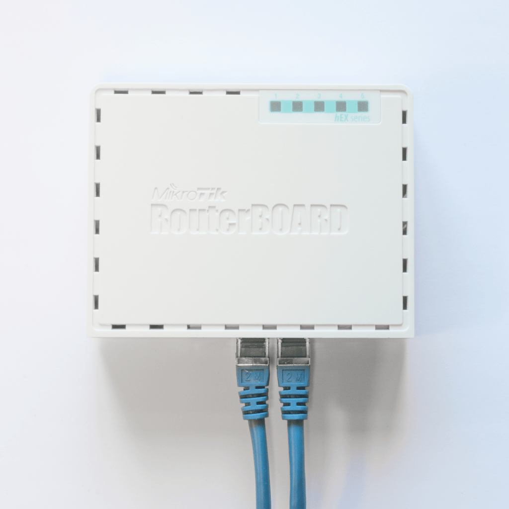 MikroTik hEX RB750Gr3 - gallery image 2